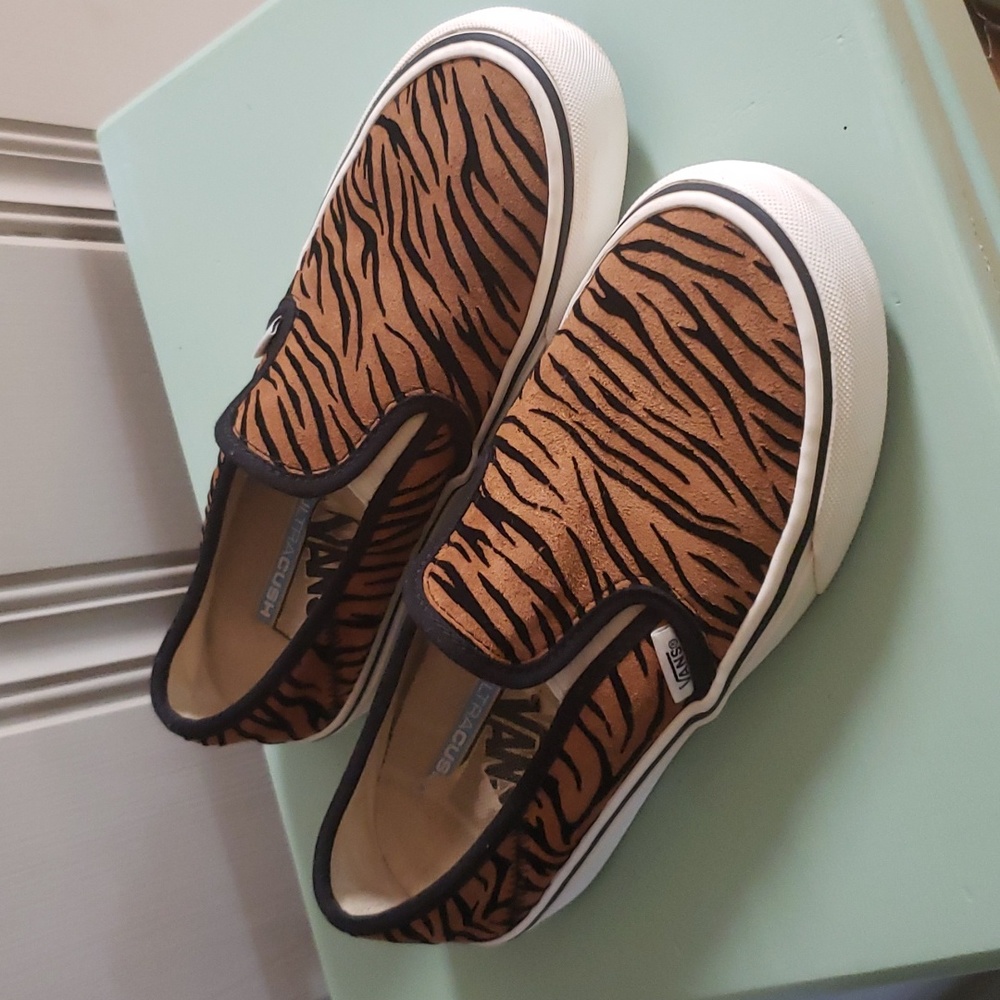 Vans Classic Slip-on Shoes Unisex Tiger Print Men's size 3.5 Women's size 5.0
